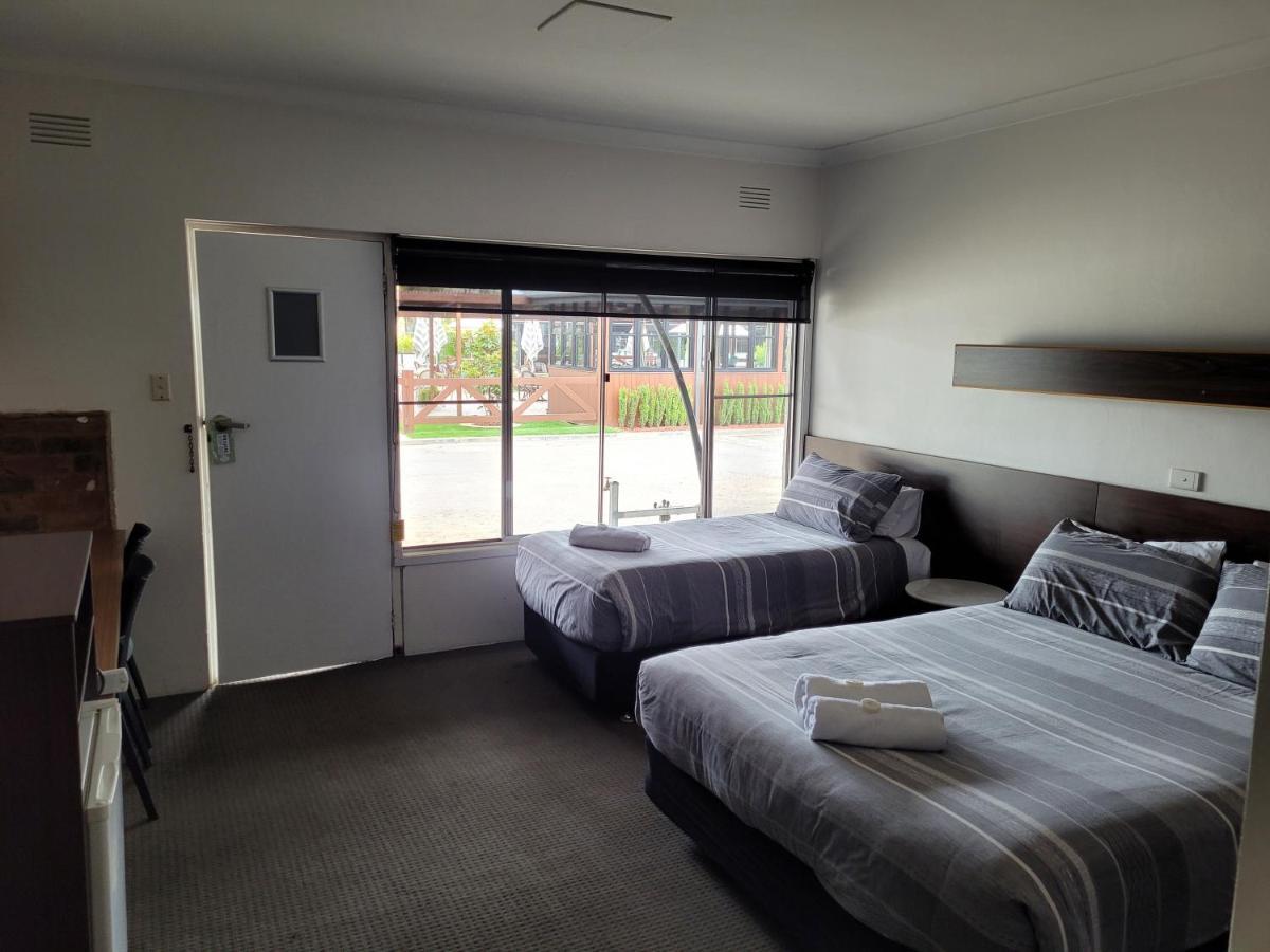 Palm And Pawn Motor Inn Wagga Wagga Exterior foto